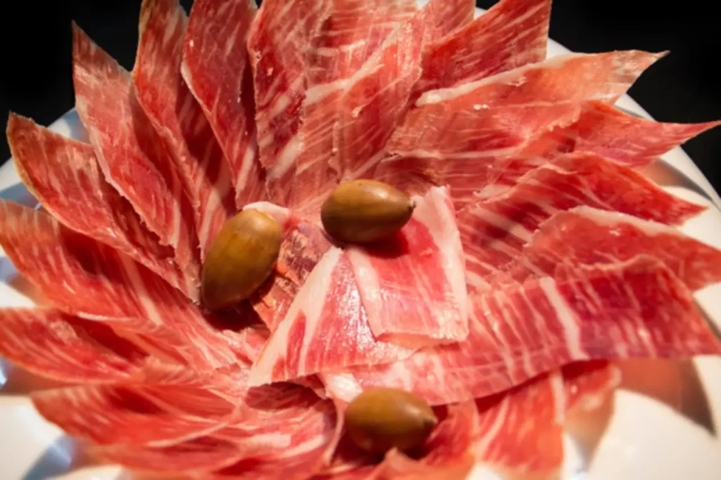 Jamón Ibérico de Bellota: El Orgullo de la Dehesa Extremeña